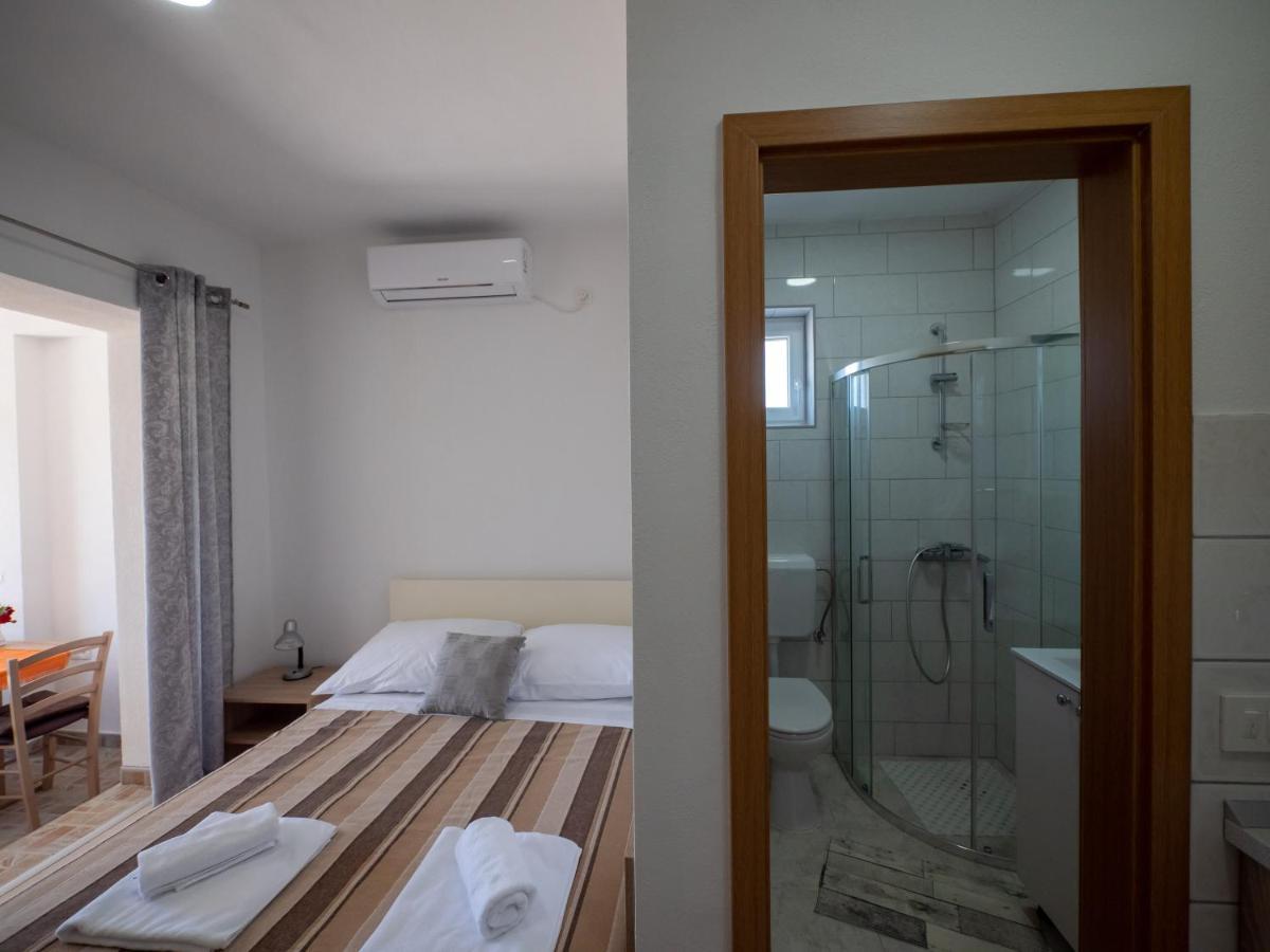 Apartments Tri Mora Ražanac المظهر الخارجي الصورة