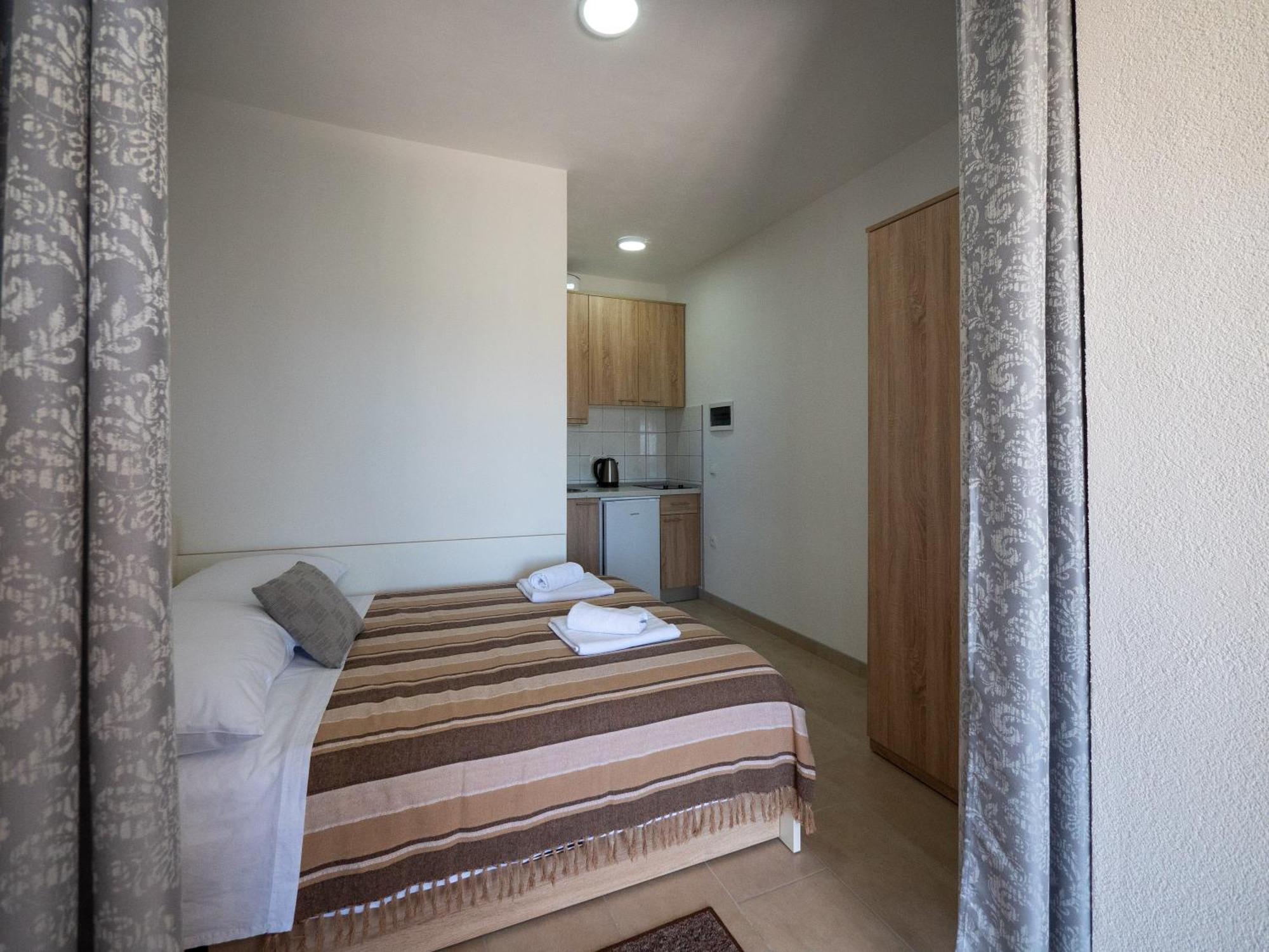 Apartments Tri Mora Ražanac الغرفة الصورة