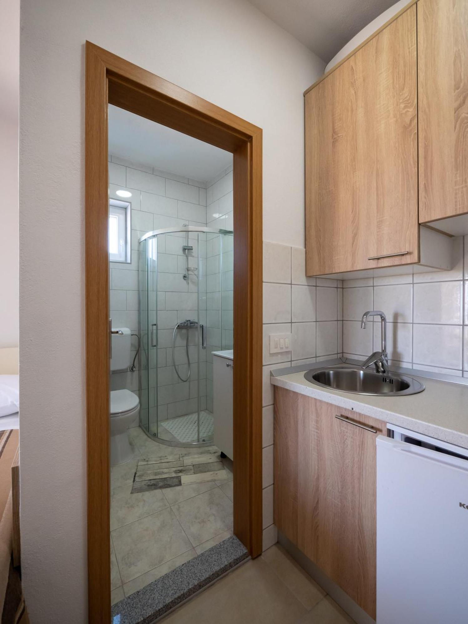 Apartments Tri Mora Ražanac الغرفة الصورة