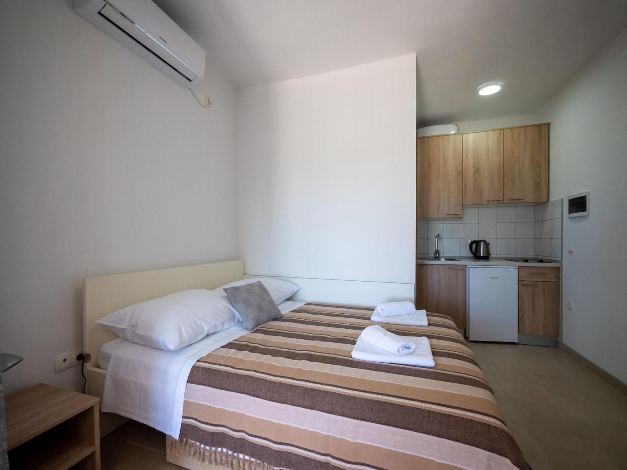 Apartments Tri Mora Ražanac الغرفة الصورة