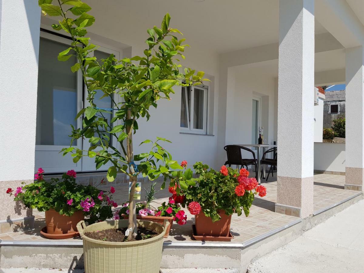 Apartments Tri Mora Ražanac المظهر الخارجي الصورة